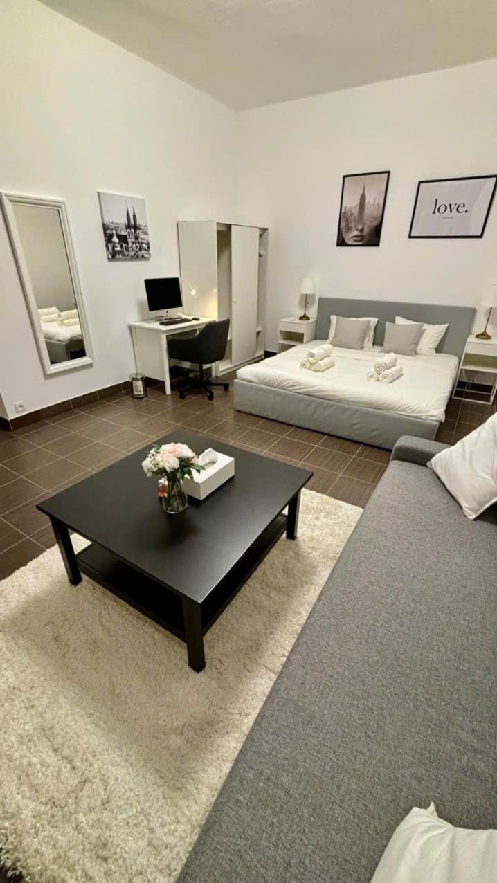 Stunning In 3 Apartment Prague